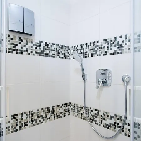 New & Modern Old Apartman *