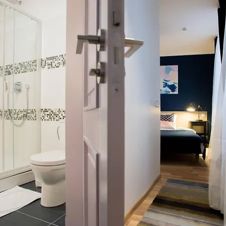 New & Modern Old Apartman *