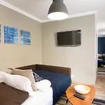 New & Modern Old 아파트